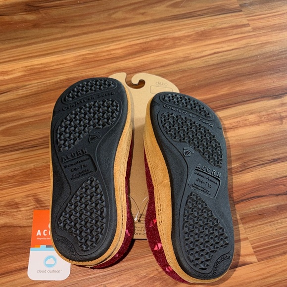 Acorn Kids Slippers - Maroon and Cream - Picture 2 of 2